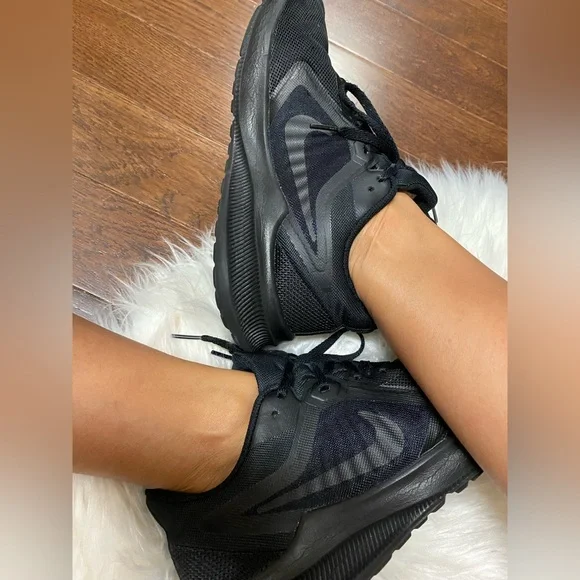 Nike running sneakers. - Picture 3 of 3